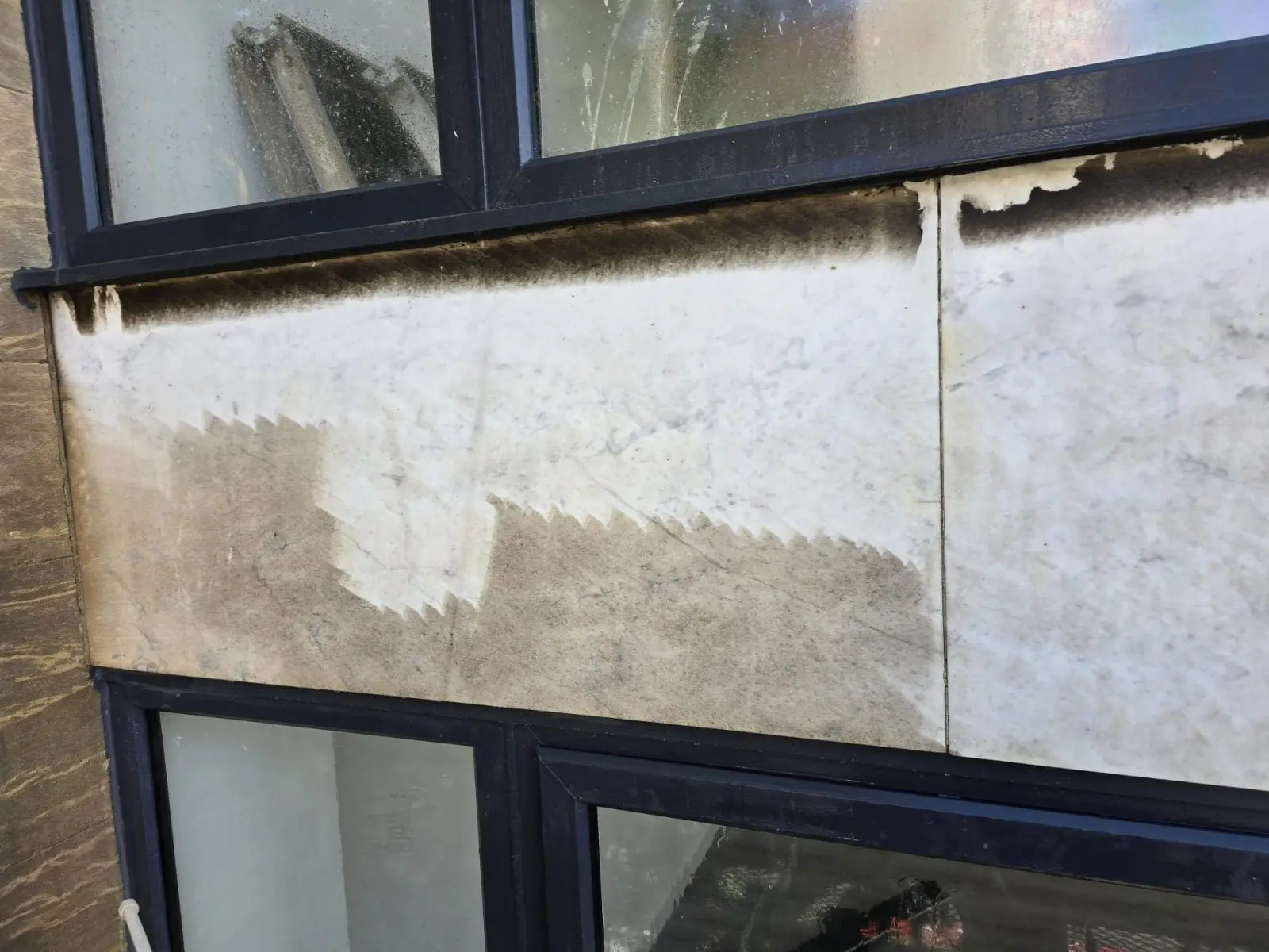 20240826_091633 marble panels in hull centre partly cleaned with superheated steam doff