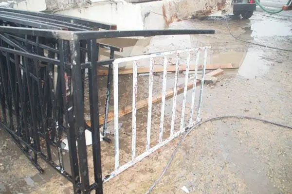 hpw5 railings stripped to primer by high pressure water jet