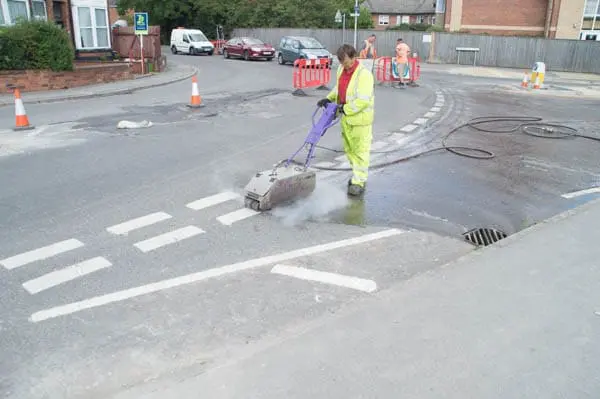 lines2006 UHP Road Marking Removal Lincolnshire - During