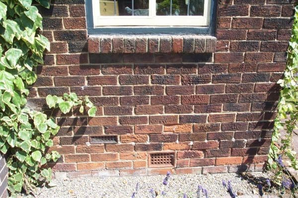 dirty bricks before sand jet cleaning