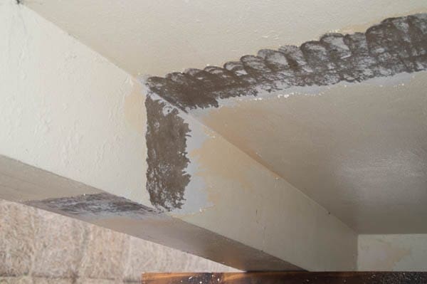 hpw4 - Greenleaf Contractors | Sandblasting And Pressure Washing | UK concrete revealed by stripping paint with high pressure water jet