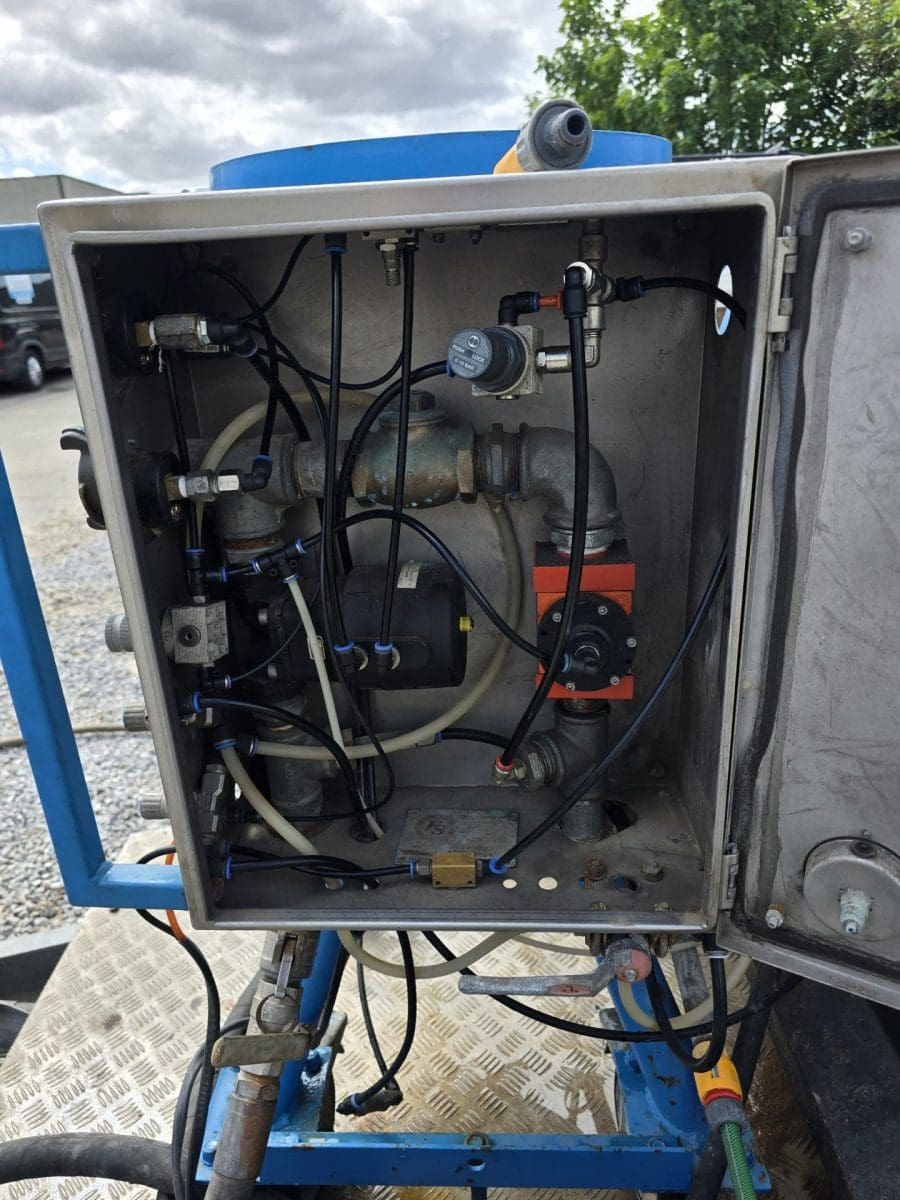 20250522_111621 - Greenleaf Contractors | Sandblasting And Pressure Washing | UK Farrow Control Box Internals